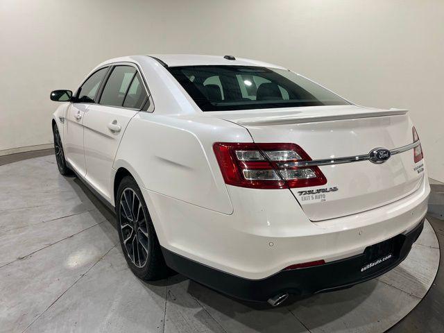Photo of 2018 White Platinum Metallic Tri-Coat Ford Taurus
