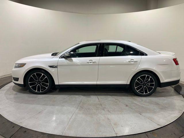 Photo of 2018 White Platinum Metallic Tri-Coat Ford Taurus