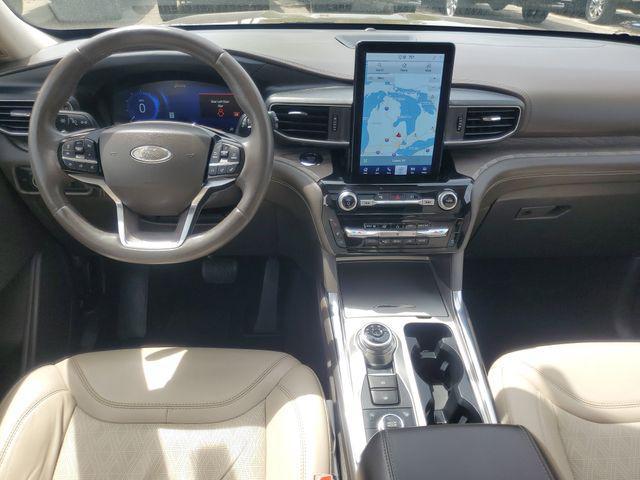Photo of 2022 Burgundy Ford Explorer