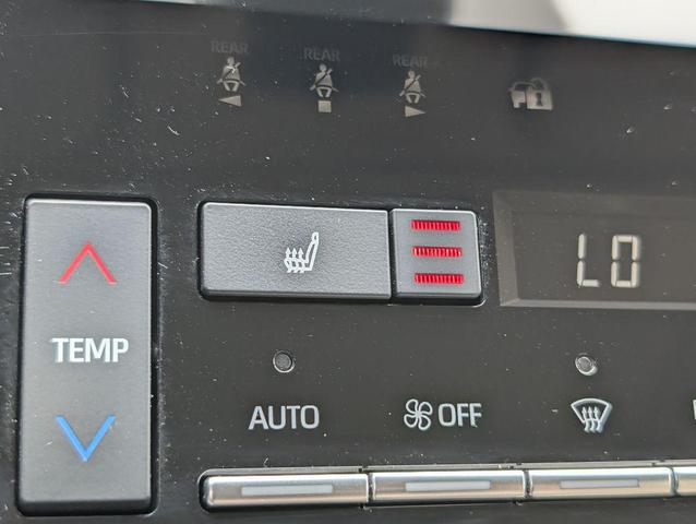 Photo of 2021 Wind Chill Pearl Toyota Avalon Hybrid