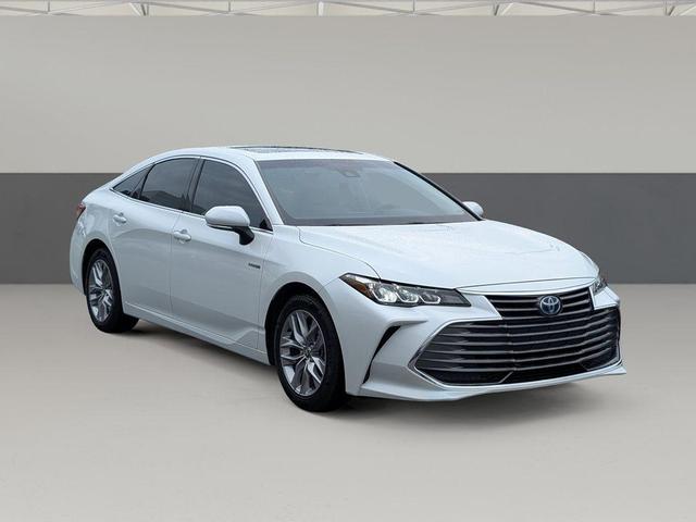 Photo of 2021 Wind Chill Pearl Toyota Avalon Hybrid