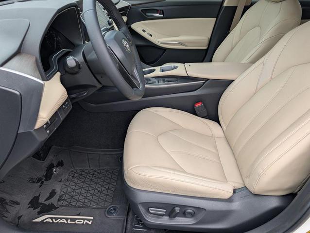 Photo of 2021 Wind Chill Pearl Toyota Avalon Hybrid