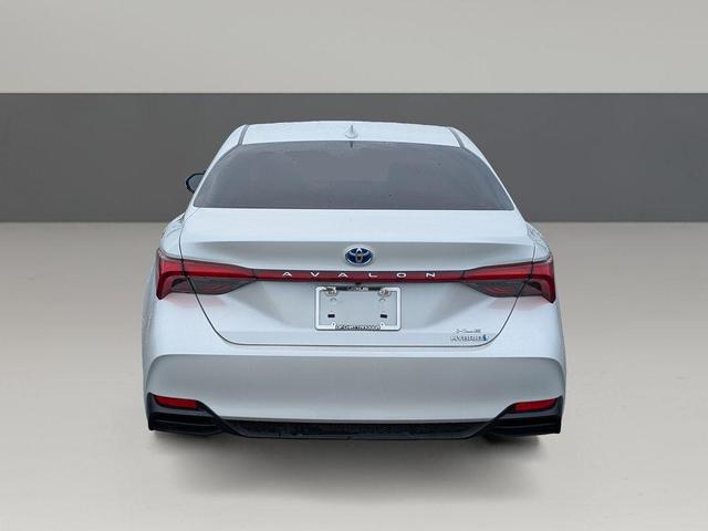Photo of 2021 Wind Chill Pearl Toyota Avalon Hybrid