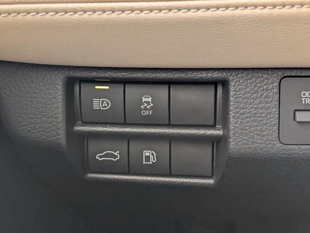 Photo of 2021 Wind Chill Pearl Toyota Avalon Hybrid