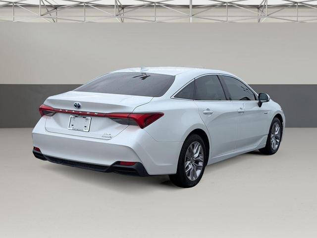 Photo of 2021 Wind Chill Pearl Toyota Avalon Hybrid