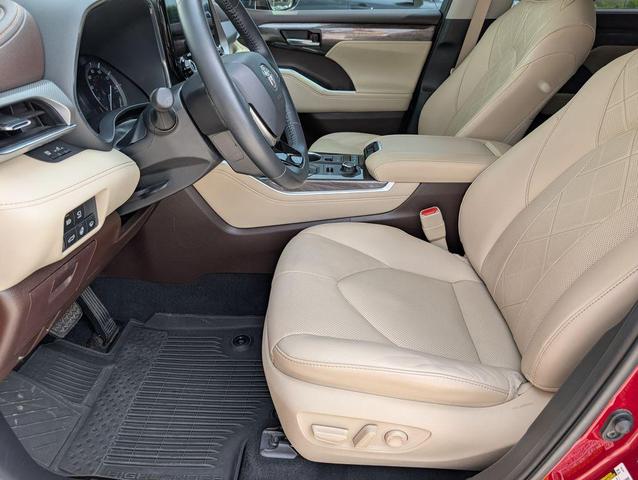 Photo of 2021 Ruby Flare Pearl Toyota Highlander