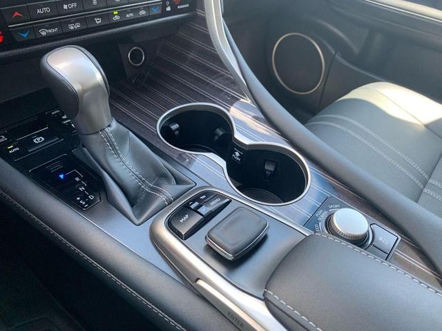 Photo of 2019 Atomic Silver Lexus RX 350