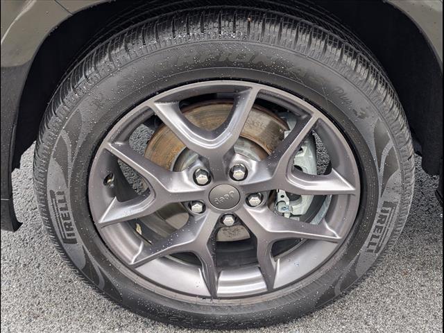 Photo of 2020 Diamond Black Crystal Pearlcoat Jeep Grand Cherokee