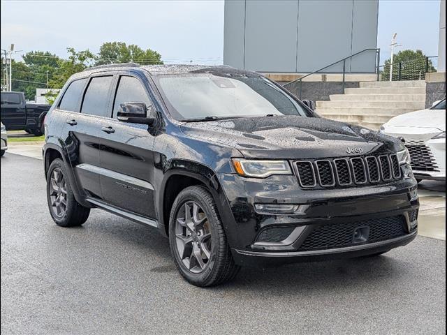 Photo of 2020 Diamond Black Crystal Pearlcoat Jeep Grand Cherokee