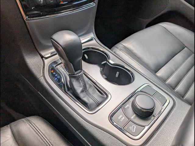 Photo of 2020 Diamond Black Crystal Pearlcoat Jeep Grand Cherokee