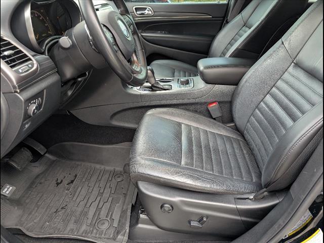 Photo of 2020 Diamond Black Crystal Pearlcoat Jeep Grand Cherokee