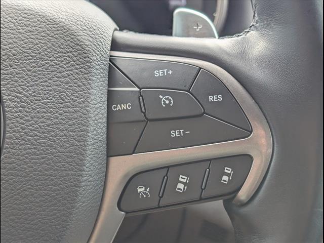 Photo of 2020 Diamond Black Crystal Pearlcoat Jeep Grand Cherokee