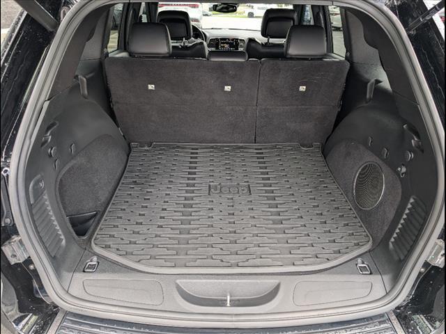 Photo of 2020 Diamond Black Crystal Pearlcoat Jeep Grand Cherokee