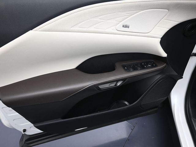 Photo of 2024 Eminent White Pearl Lexus RX 350