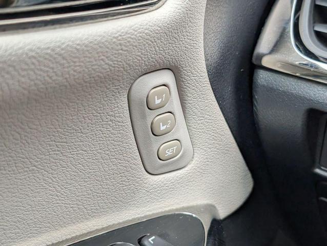 Photo of 2016 Magnetic Gray Metallic Toyota Avalon Hybrid