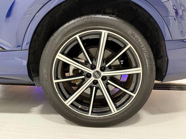 Photo of 2022 Navarra Blue Metallic Audi Q7