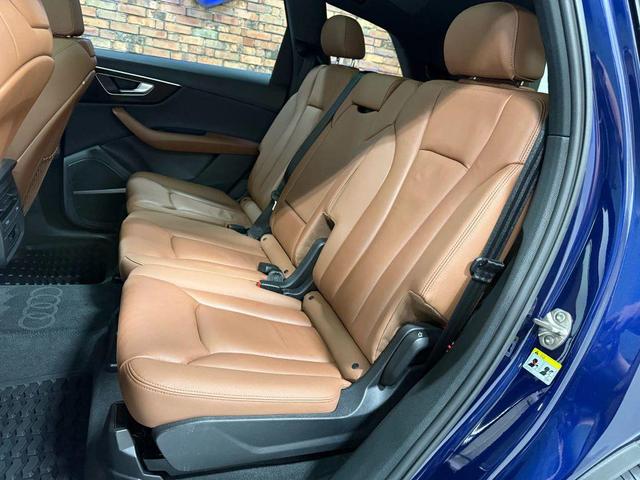 Photo of 2022 Navarra Blue Metallic Audi Q7