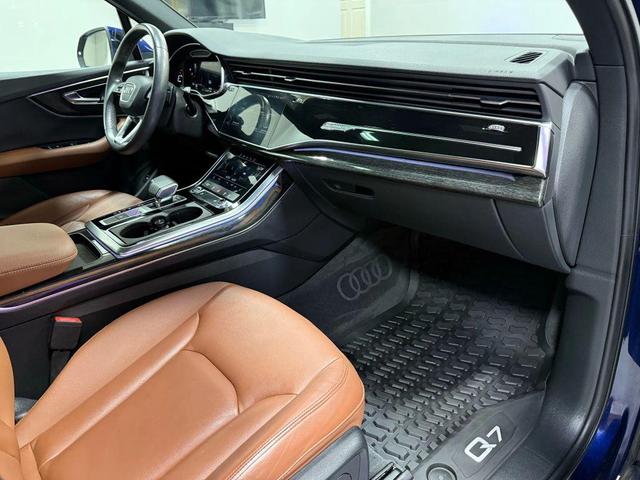 Photo of 2022 Navarra Blue Metallic Audi Q7