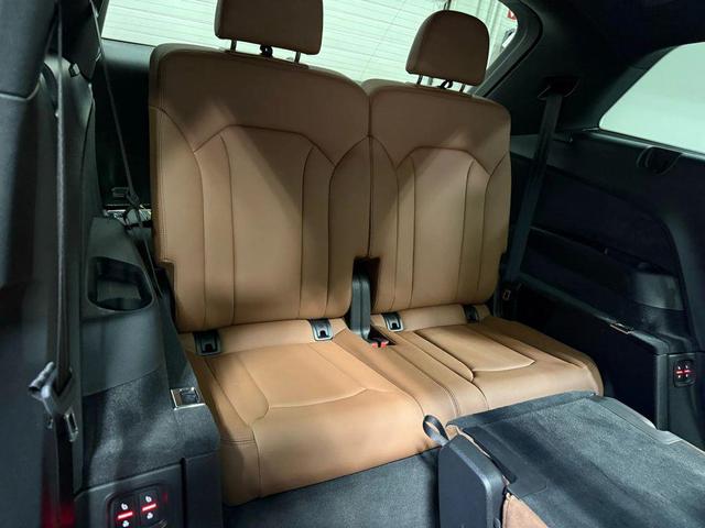 Photo of 2022 Navarra Blue Metallic Audi Q7