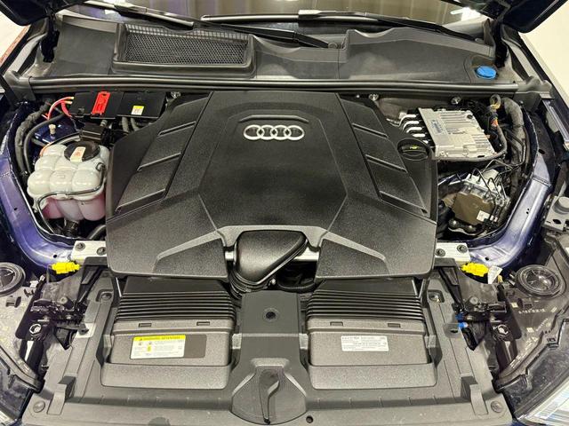 Photo of 2022 Navarra Blue Metallic Audi Q7