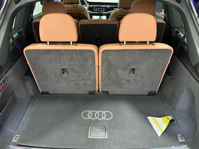 Photo of 2022 Navarra Blue Metallic Audi Q7