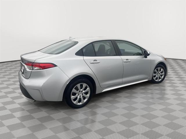 Photo of 2023 Classic Silver Metallic Toyota Corolla