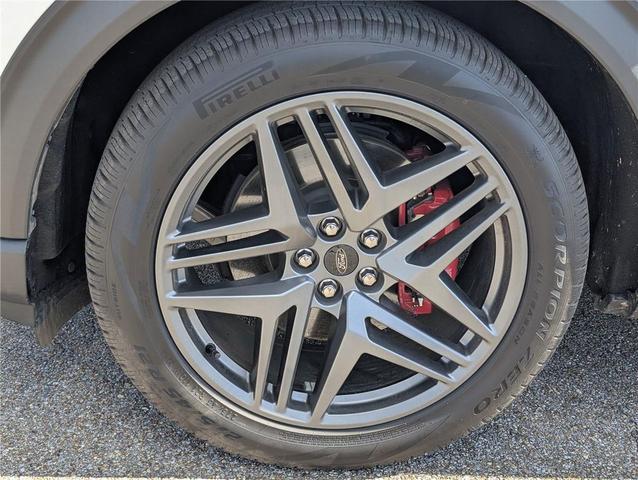Photo of 2025 Star White Metallic Tri-Coat Ford Explorer