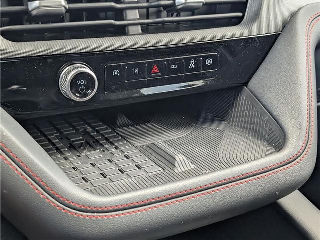 Photo of 2025 Star White Metallic Tri-Coat Ford Explorer
