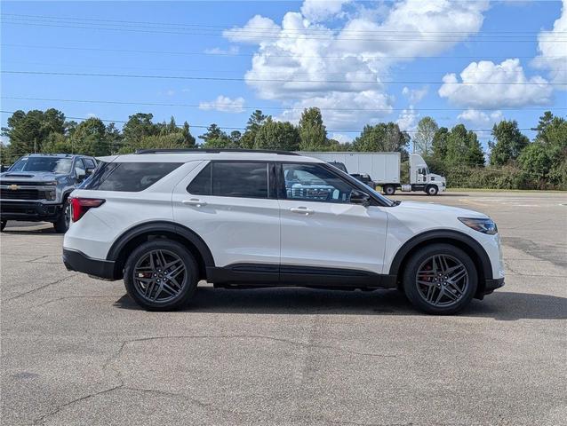 Photo of 2025 Star White Metallic Tri-Coat Ford Explorer