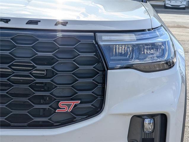 Photo of 2025 Star White Metallic Tri-Coat Ford Explorer