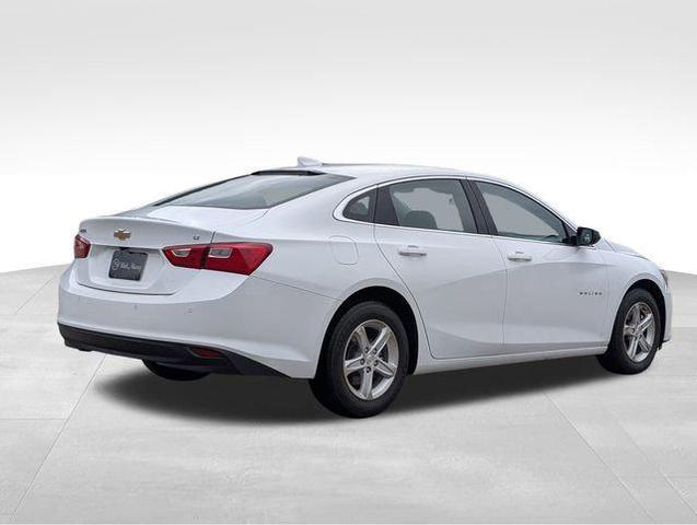 Photo of 2024 Summit White Chevrolet Malibu