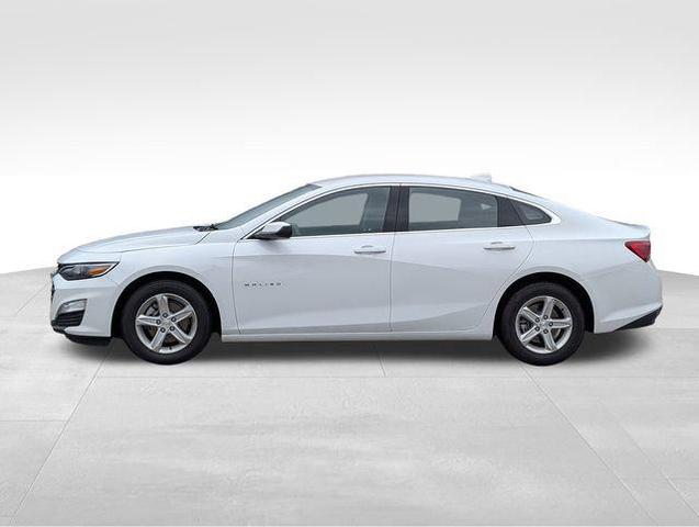 Photo of 2024 Summit White Chevrolet Malibu