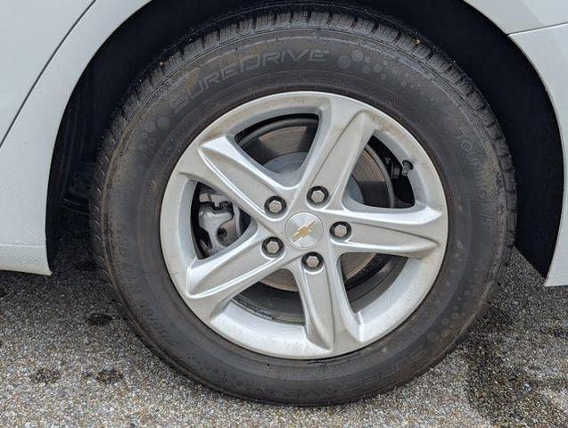 Photo of 2024 Summit White Chevrolet Malibu