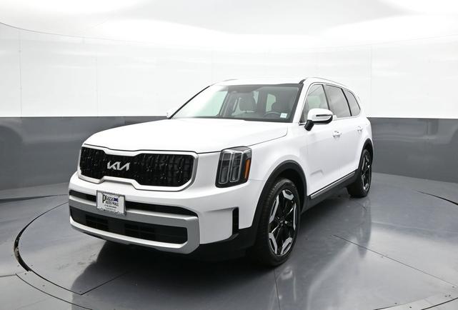 Photo of 2024 Glacial White Pearl Kia Telluride