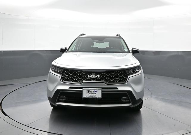 Photo of 2022 Sparkling Silver Kia Sorento