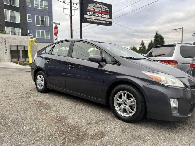 Photo of 2011 Winter Gray Metallic Toyota Prius