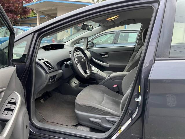 Photo of 2011 Winter Gray Metallic Toyota Prius