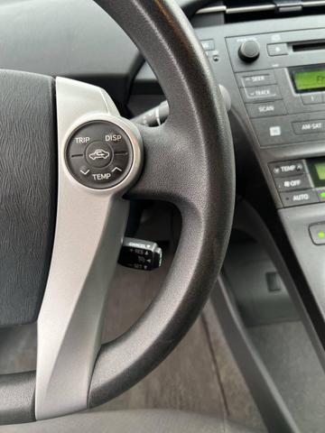 Photo of 2011 Winter Gray Metallic Toyota Prius