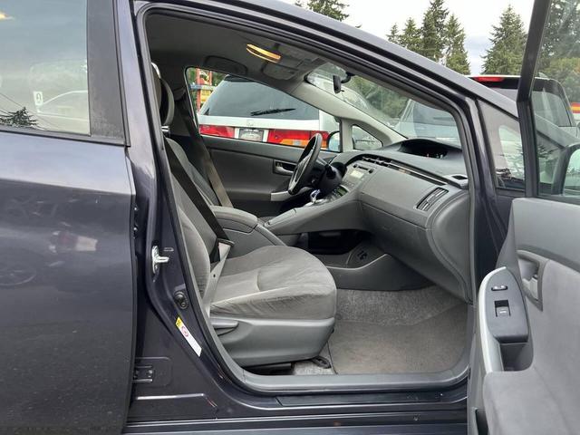 Photo of 2011 Winter Gray Metallic Toyota Prius