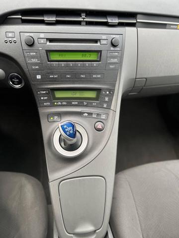 Photo of 2011 Winter Gray Metallic Toyota Prius