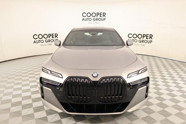 Photo of 2025 Oxide Gray Metallic BMW 760