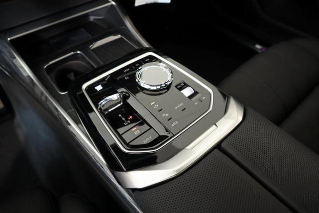 Photo of 2025 Oxide Gray Metallic BMW 760