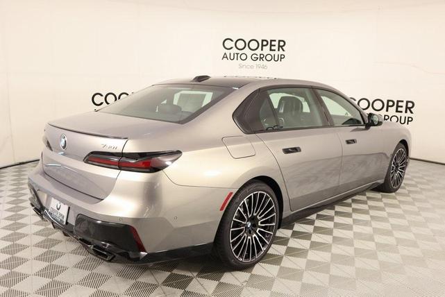 Photo of 2025 Oxide Gray Metallic BMW 760