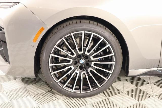Photo of 2025 Oxide Gray Metallic BMW 760