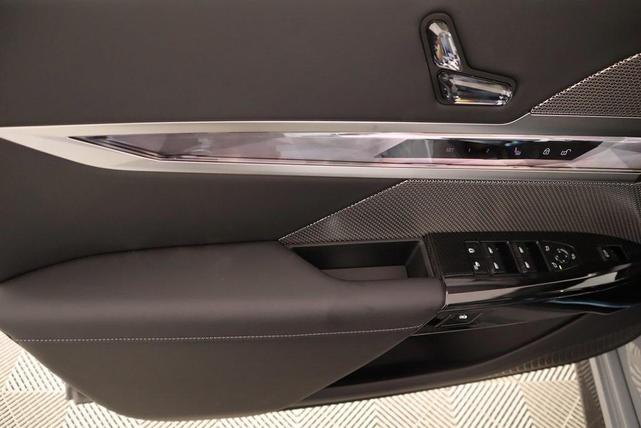 Photo of 2025 Brooklyn Gray Metallic BMW 760