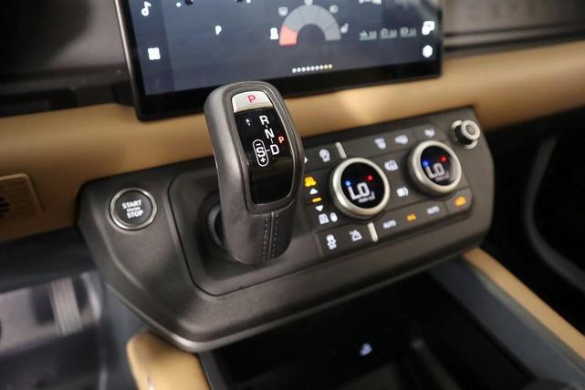 Photo of 2025 Fuji White Land Rover Defender