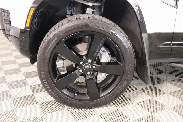 Photo of 2025 Fuji White Land Rover Defender