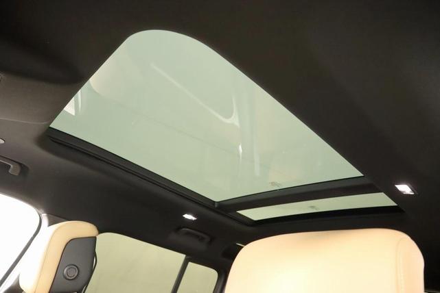 Photo of 2025 Fuji White Land Rover Defender