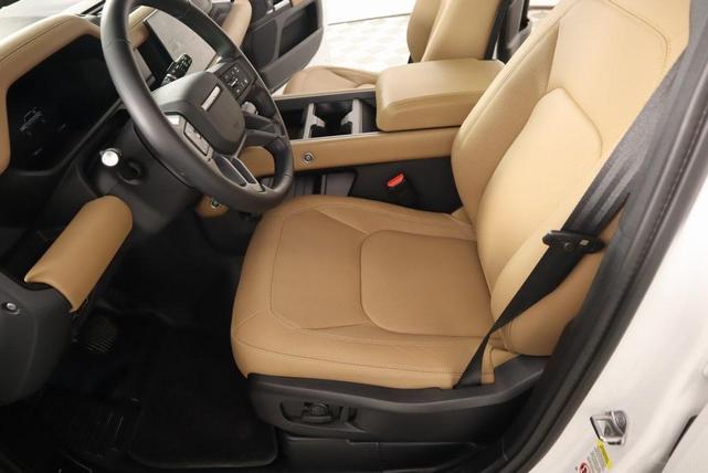 Photo of 2025 Fuji White Land Rover Defender