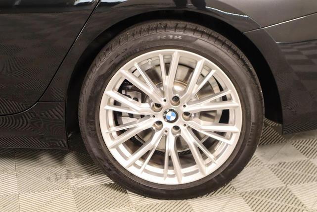 Photo of 2024 Black Sapphire Metallic BMW 330